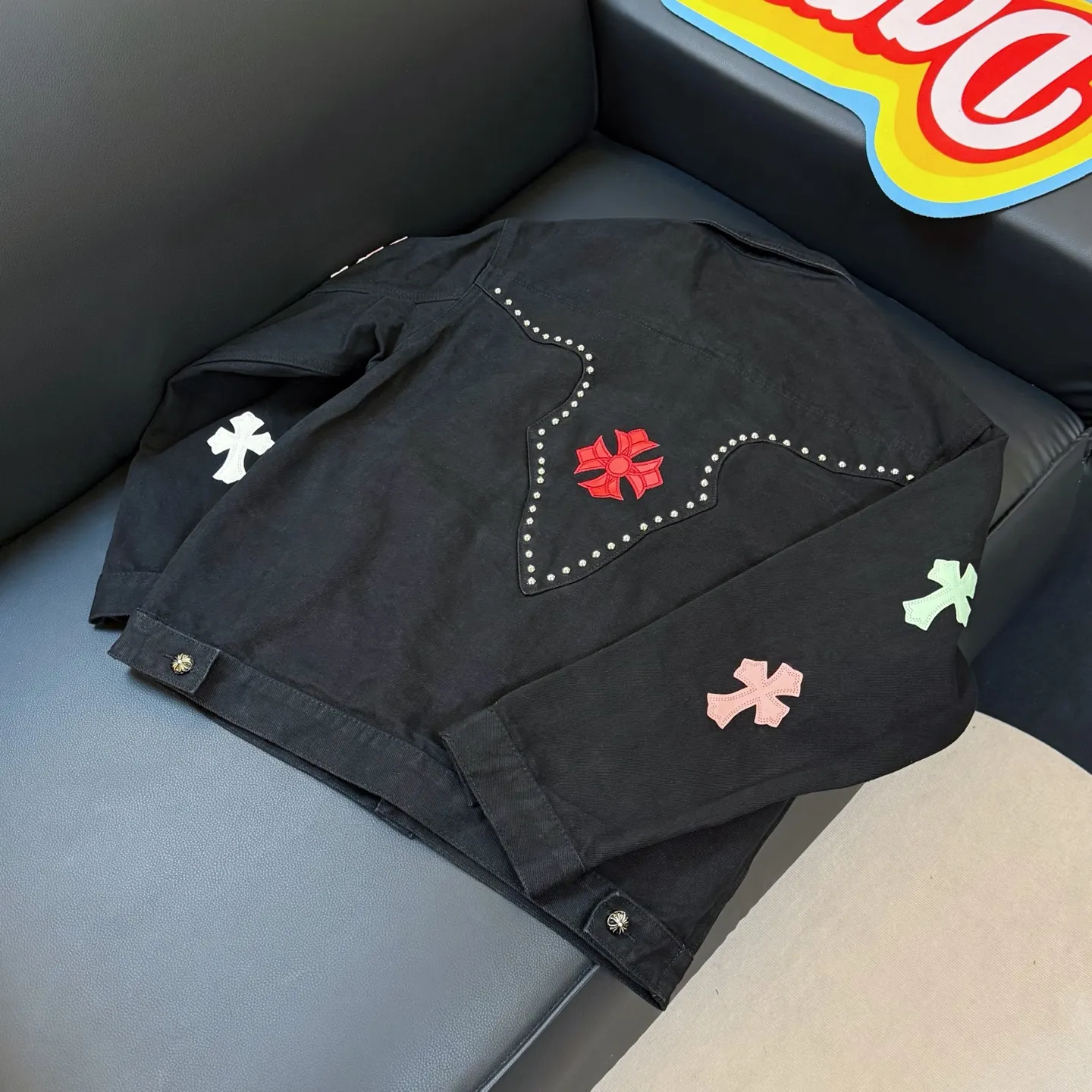 P300 model number: D352 Chrome hearts Crow contrasting leather rivet denim jacket SIZE#S m l xl